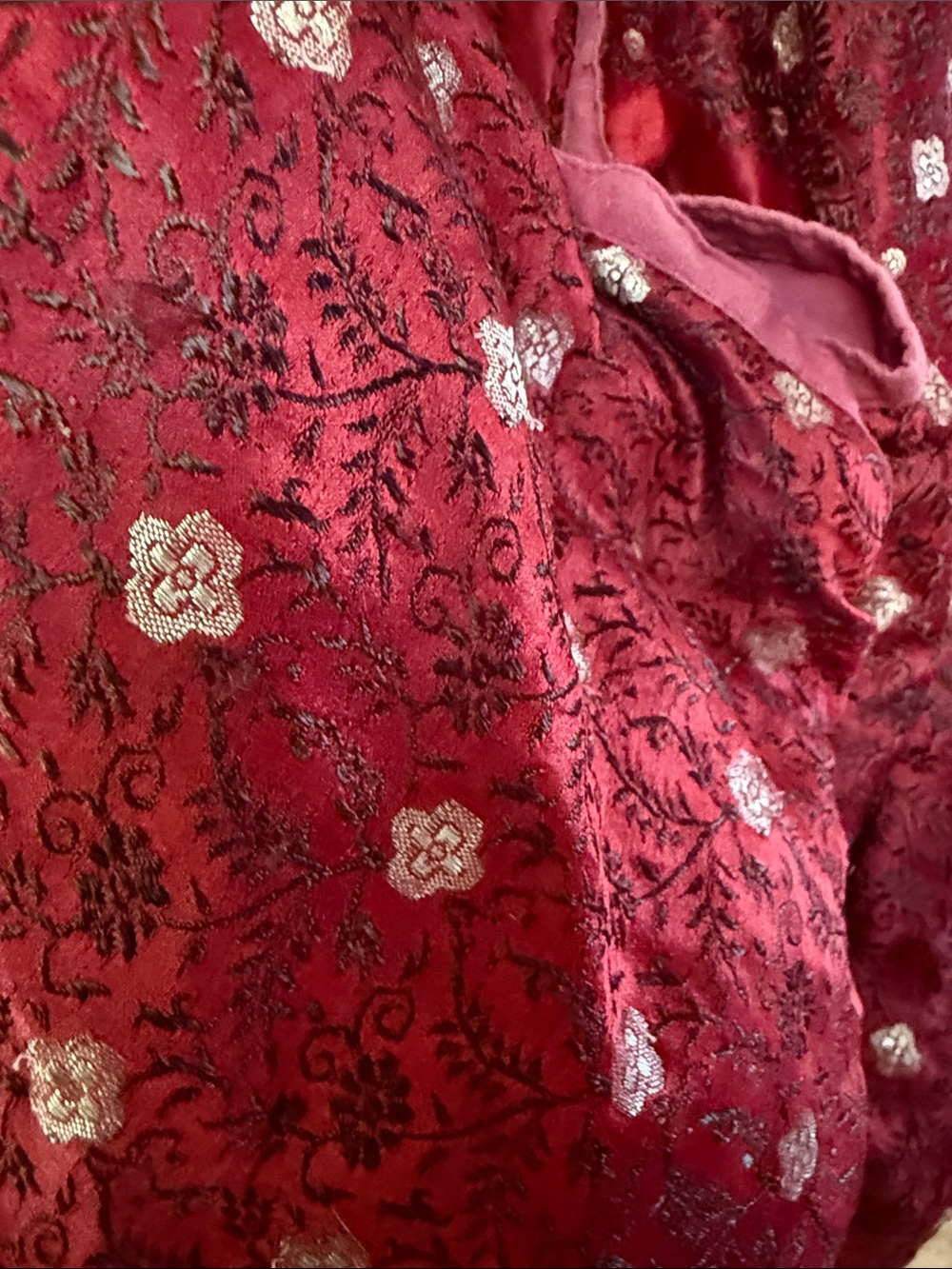 NWOT SILK Brocade Handbag from THAILAND Red and Silver Shoulder Bag with Zipper - Picture 4 of 4